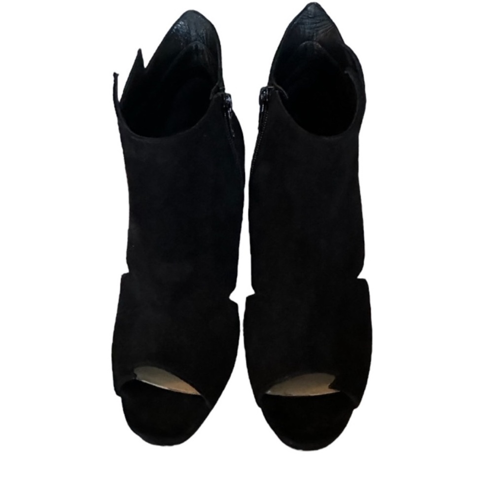 Christian Louboutin Belfeconica Flame
accent suede boots RETAIL 1695 - Picture 4 of 8